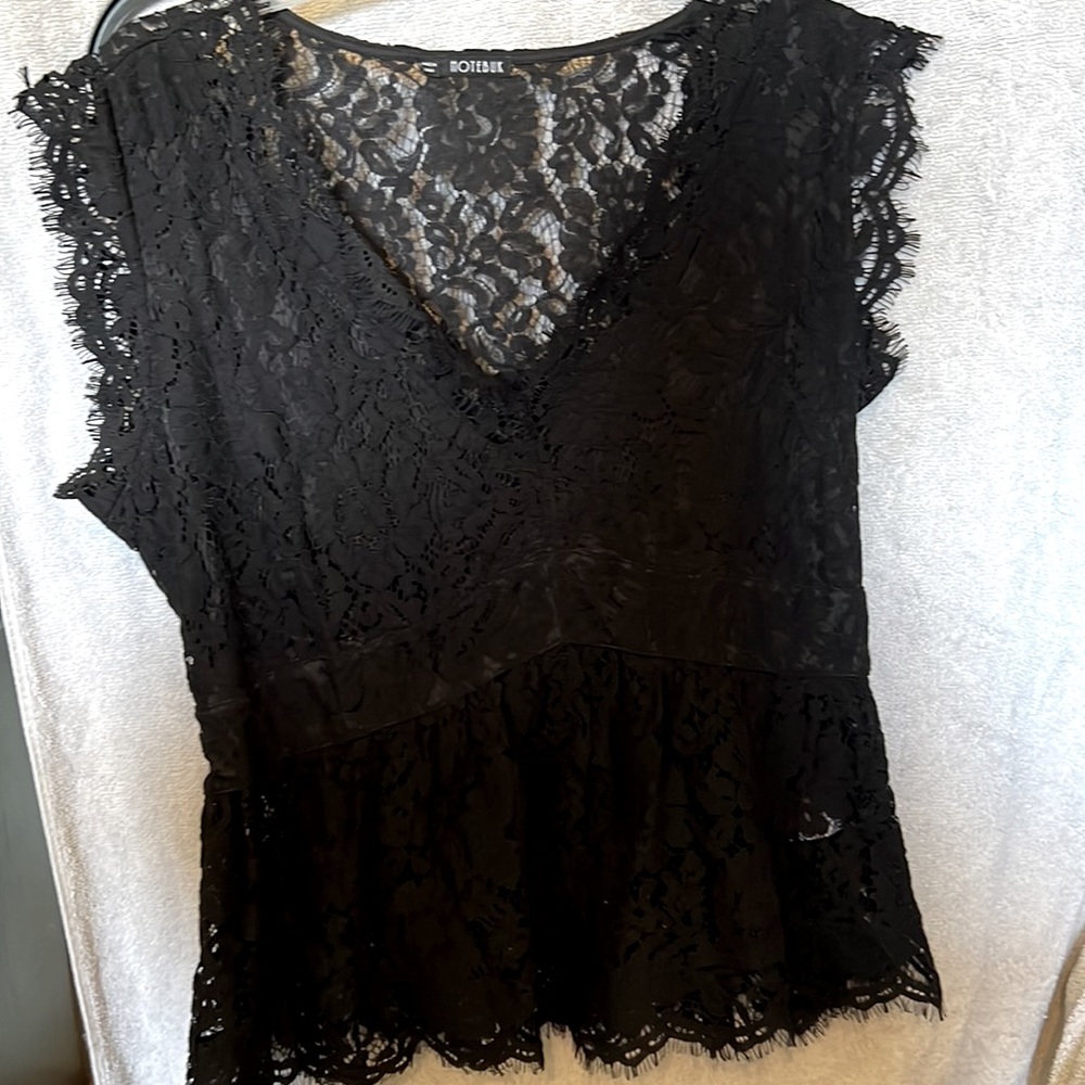 Lace black top